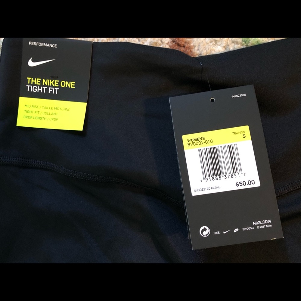 NWT Nike Dri Fit tight fit crop length small